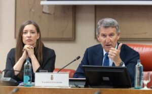 Alberto Núñez Feijóo hablando en una reunión sobre el apagón eléctrico.