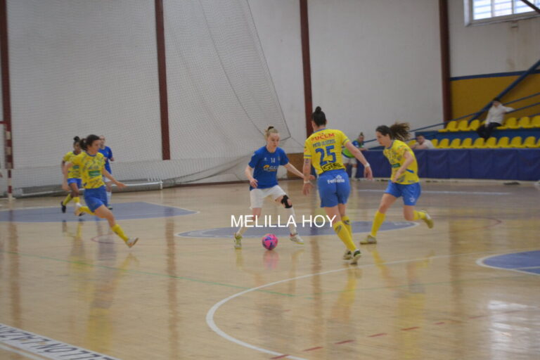 Jugadoras del filial del Melilla Torreblanca en un partido de fútbol sala