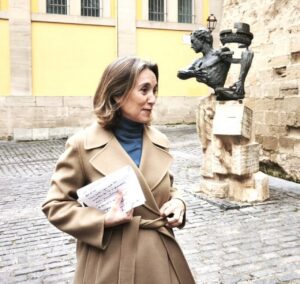 Cuca Gamarra hablando sobre la regularización de inmigrantes en España.