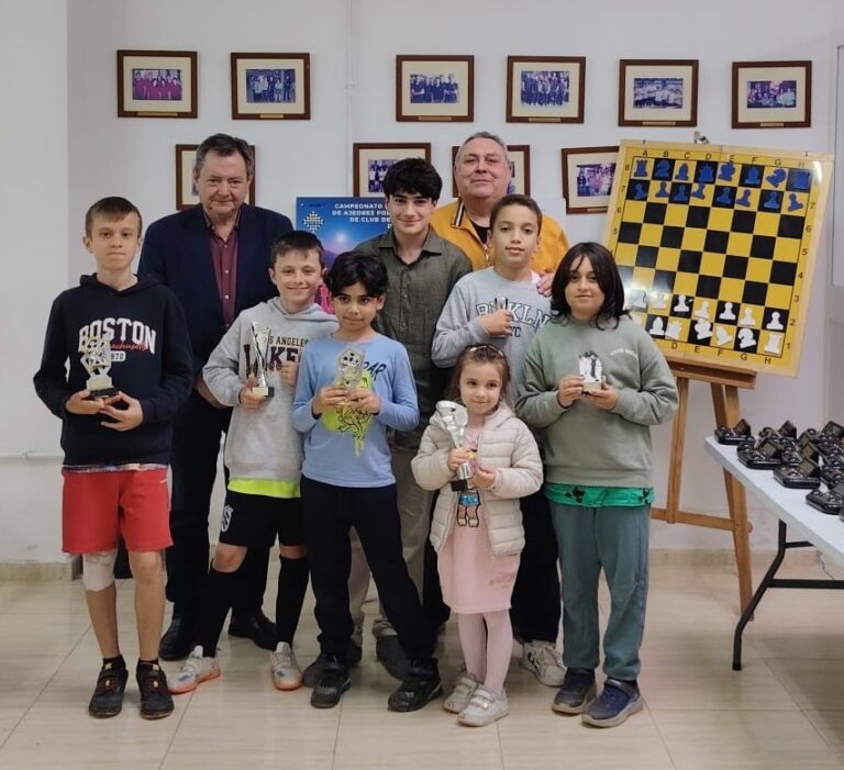 Grupo de ganadores del Torneo Primavera 2026 de Ajedrez en Melilla
