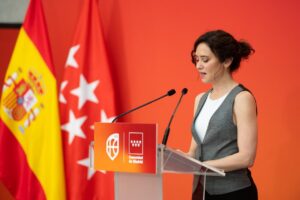 Isabel Díaz Ayuso hablando en una rueda de prensa sobre migrantes