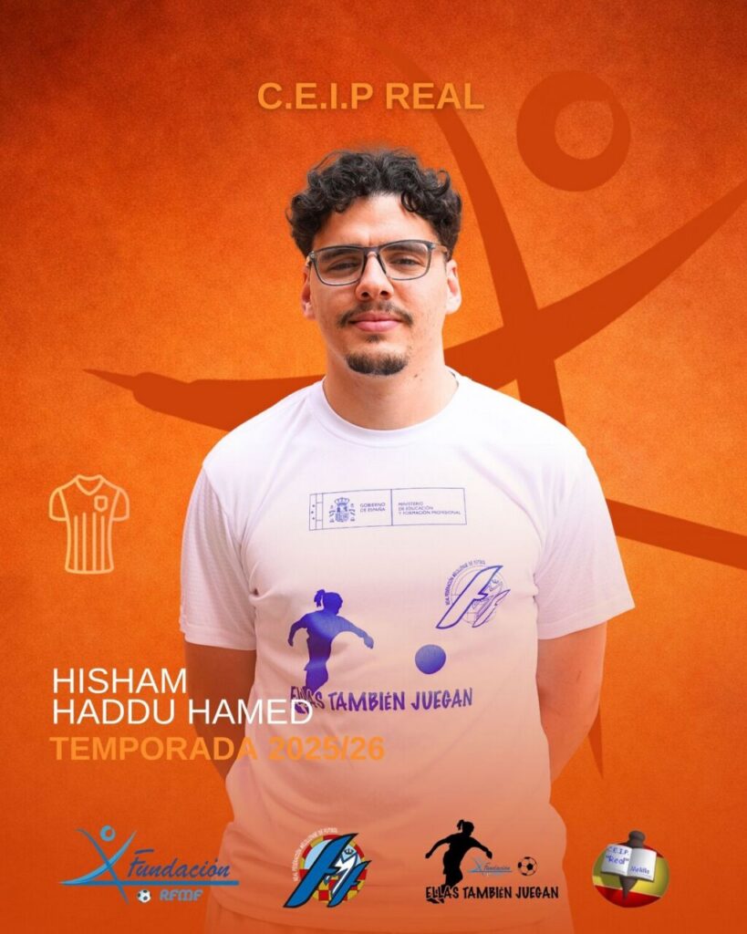 Retrato de Hisham Haddu Hamed en camiseta de la Liga Escolar Femenina