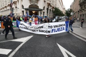 Manifestación de interinos exigiendo fijeza laboral en el Congreso