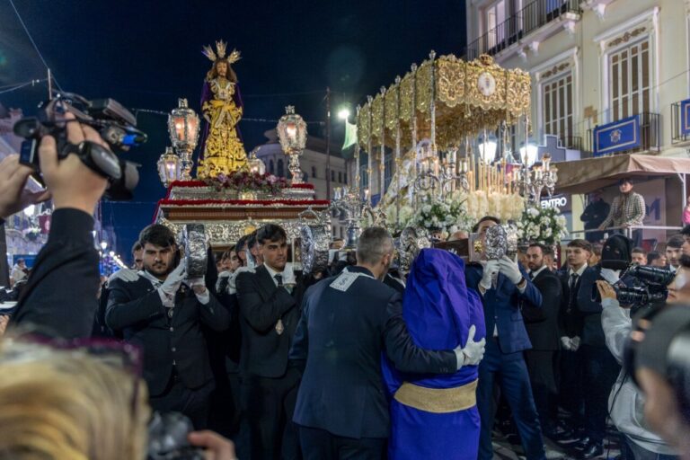 Procesión del Jueves Santo con el Cautivo y la Virgen del Rocío en Melilla