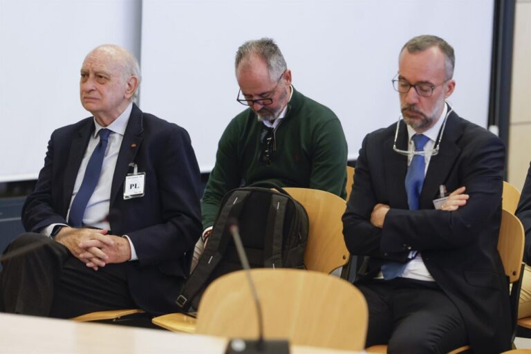 Tres hombres en un juicio relacionado con la Operación Kitchen