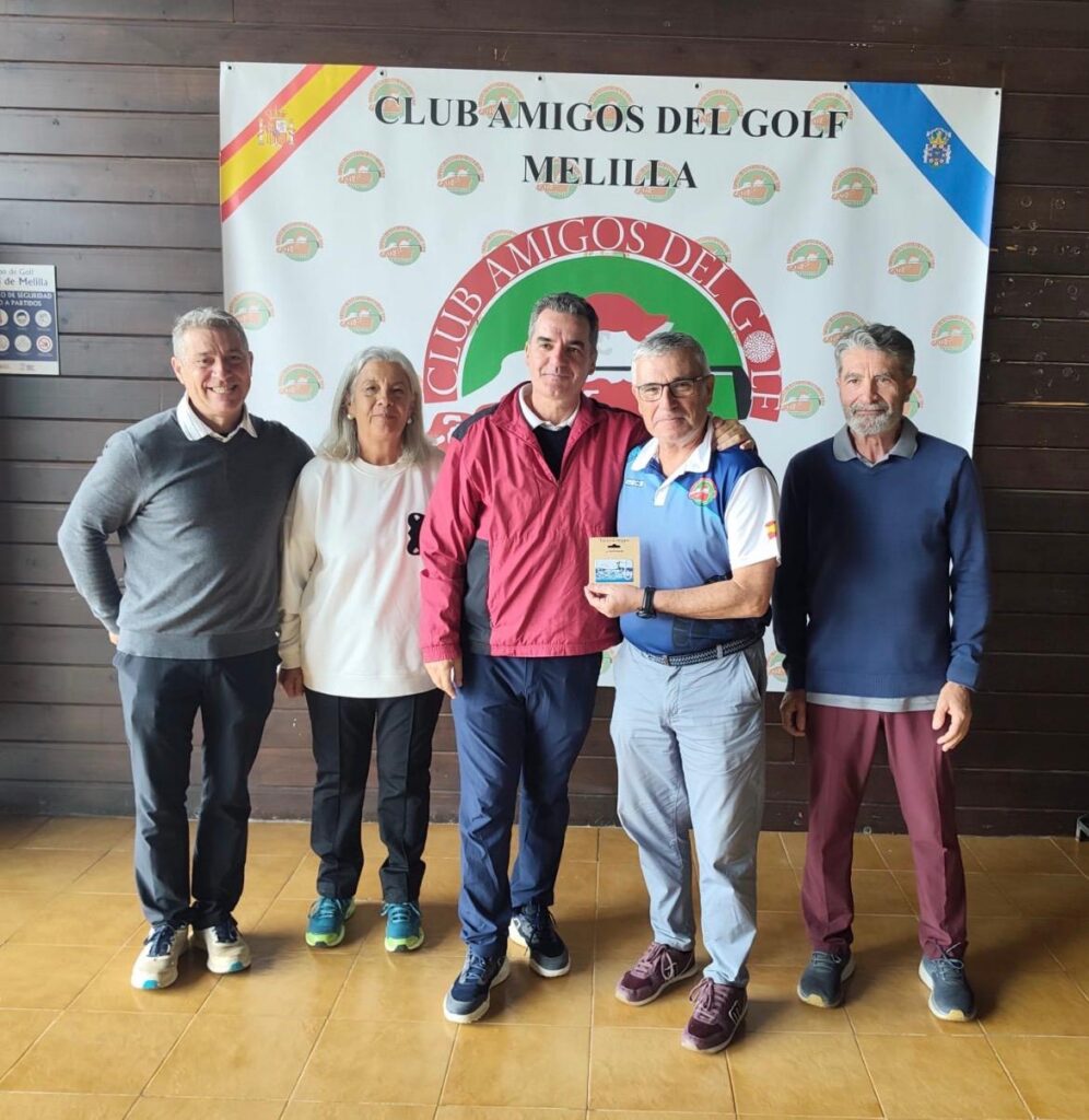 Grupo de ganadores en la tercera prueba de la Liga de Golf en Melilla