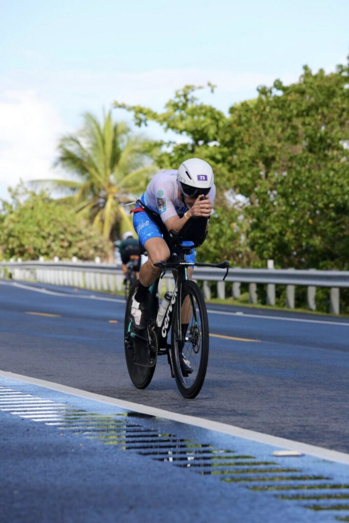 Luismi Ruiz compitiendo en el IRONMAN 70.3 en Puerto Rico