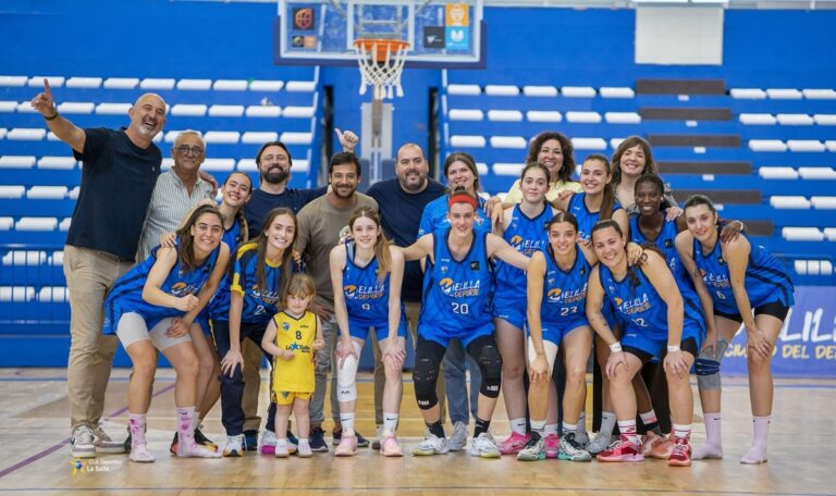 Equipo de baloncesto del MCD La Salle Nacional posando juntos