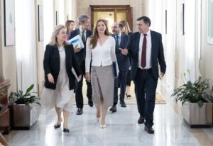 Ester Muñoz y otros miembros del Partido Popular en el Congreso