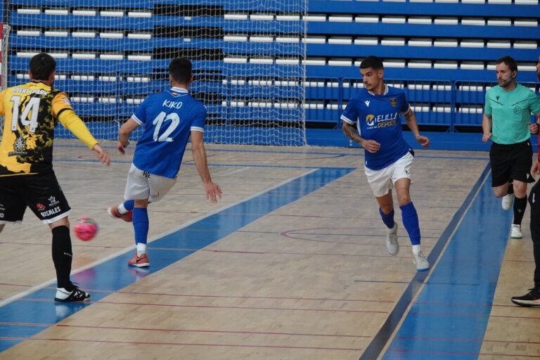 Jugadores del Nueva Era Melilla F.S. en un partido de fútbol sala