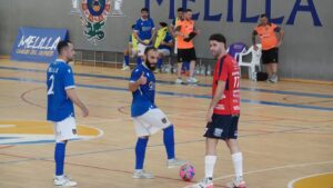 Jugadores del Nueva Era Melilla Fútbol Sala en un partido de fútbol sala