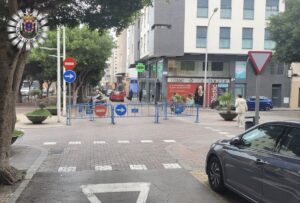 Instalación de vallas en la calle Legión del barrio del Real