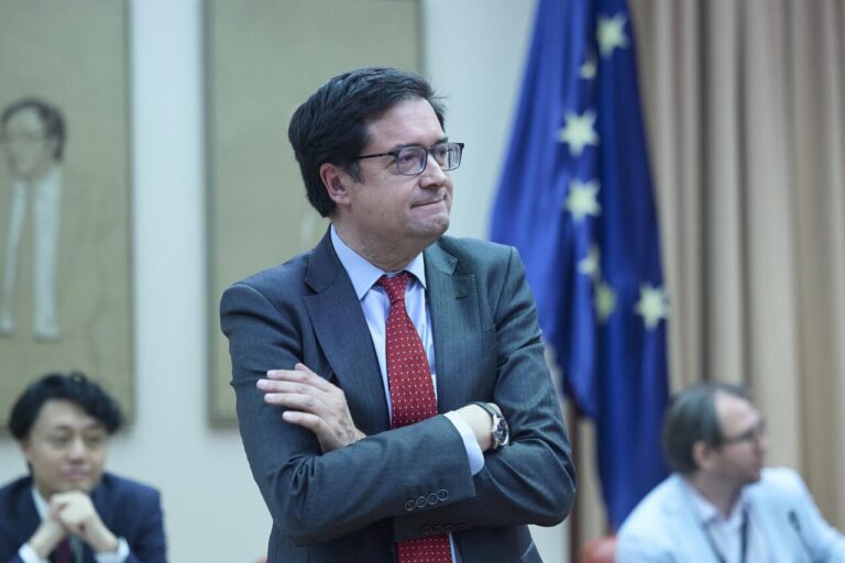 Óscar López, ministro para la Transformación Digital, en una reunión oficial