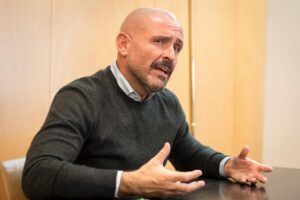 Jaime de los Santos del PP hablando sobre acusaciones en primarias del PSOE