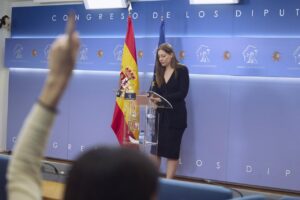 Ester Muñoz del Partido Popular en rueda de prensa sobre financiación irregular