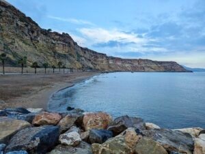 Vista de la playa de Horcas Coloradas y el Hipódromo en Melilla