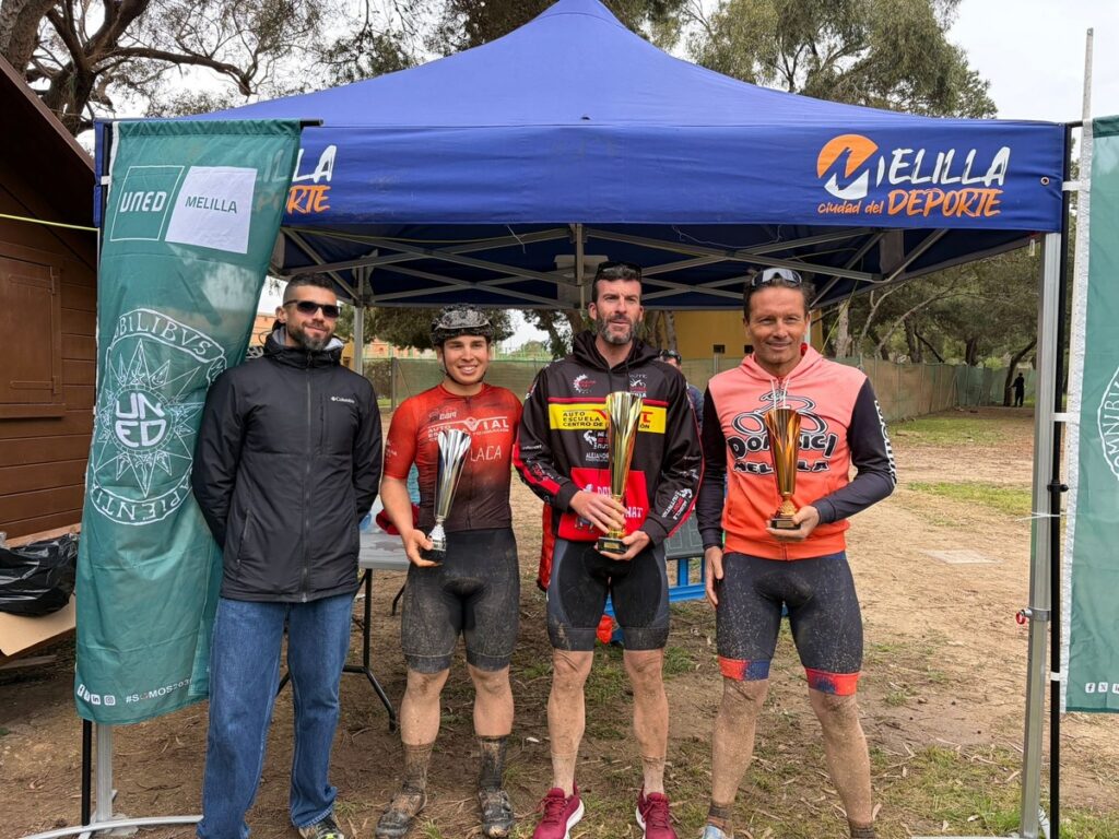 Cuatro ciclistas en el podio del Trofeo UNED Melilla de BTT