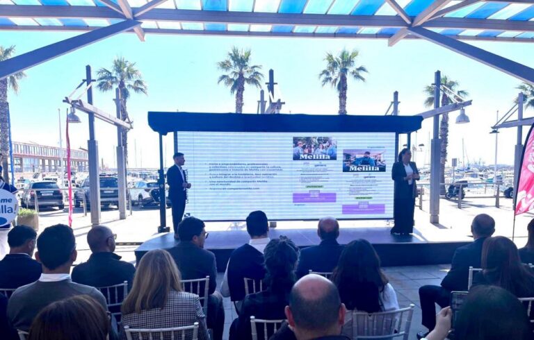 Presentación del proyecto Port Melilla en un evento al aire libre