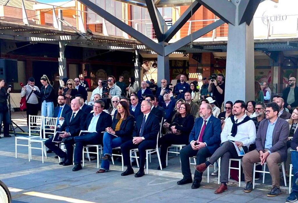 Evento de presentación del proyecto Port Melilla con autoridades y público asistente