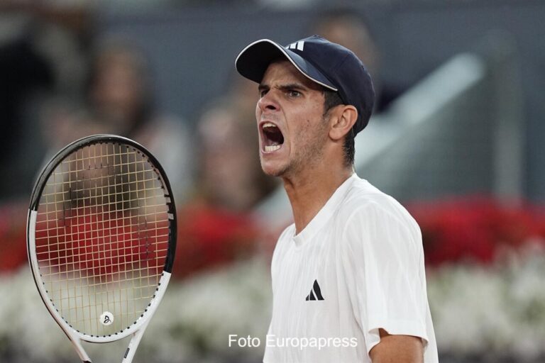 Rafael Jódar celebrando tras ganar un punto en el Mutua Madrid Open