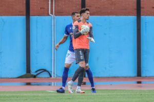Samu Franganillo, portero de la U.D. Melilla, en un partido de fútbol.