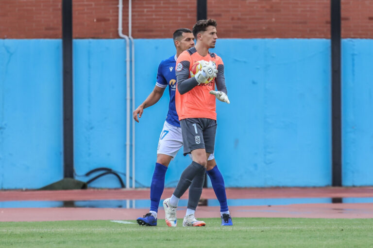 Samu Franganillo, portero de la U.D. Melilla, en un partido de fútbol.
