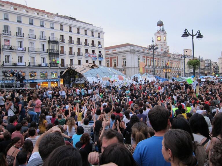Multitud de personas en la Puerta del Sol durante la manifestación del 15M en Madrid.