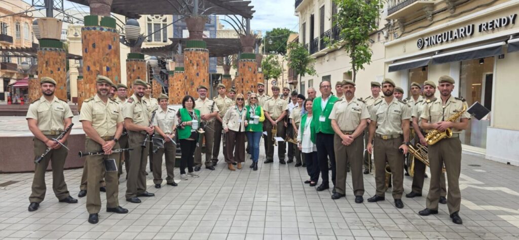 Grupo de personas en Melilla durante el Día de la Cuestación de AECC