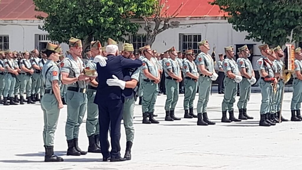 Parada militar en Melilla rinde homenaje a veteranos de La Legión