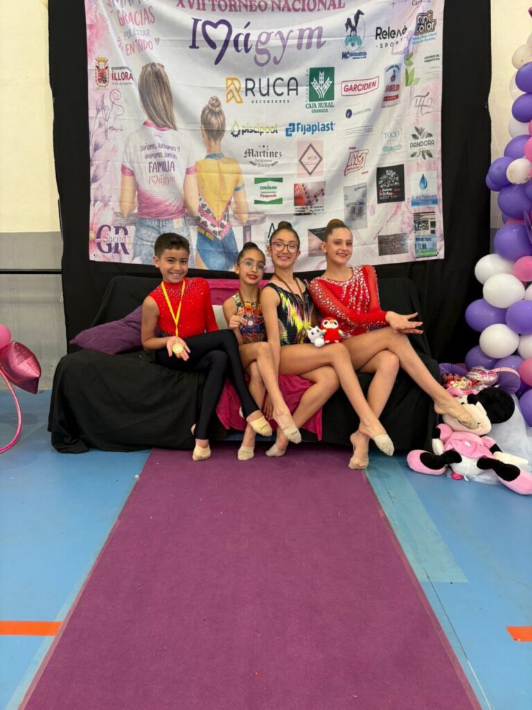 Gimnastas del Club Ágora posando en el torneo Imagym en Andalucía