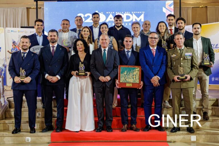 Grupo de personas en la Gran Gala del Deporte de Melilla 2025