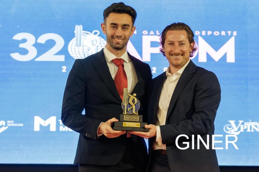 Edu Calderay recibiendo un premio en la Gala del Deporte APDM 2025
