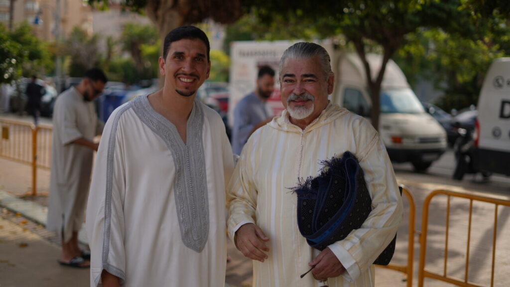 Yahya Yahya y otro hombre en la celebración del Eid Al-Adha en Melilla.