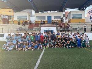 Niños disfrutando del torneo de fútbol en el Campo Federativo de La Espiguera