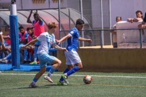 Partido de fútbol entre U.D. Melilla B y C.D. Huétor Tájar en el campo.