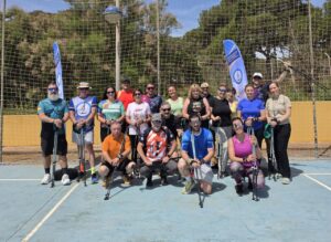 Grupo de participantes en el curso de marcha nórdica en Melilla