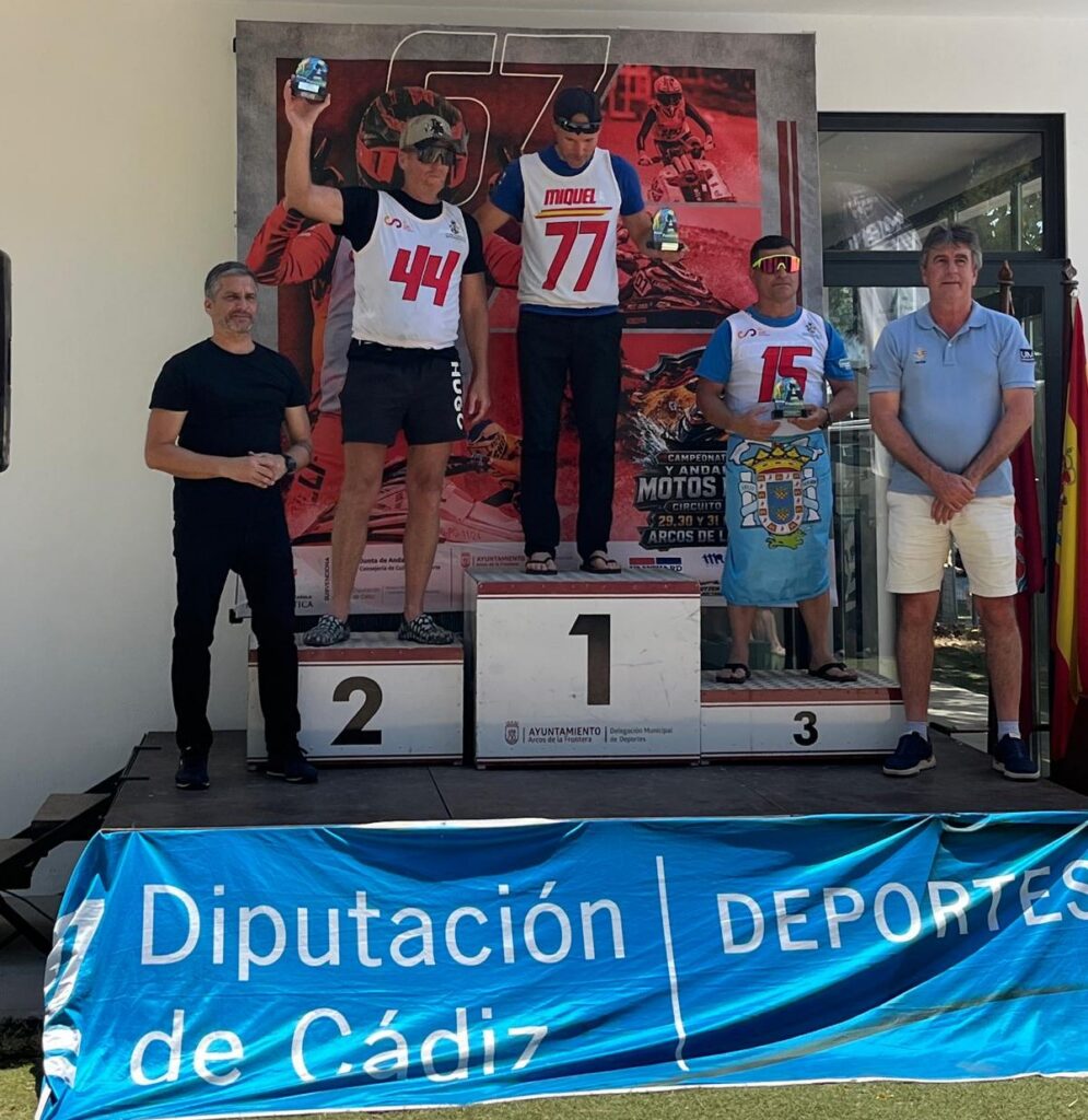 Pilotos en el podio del Campeonato de España de Motos de Agua en Arcos de la Frontera