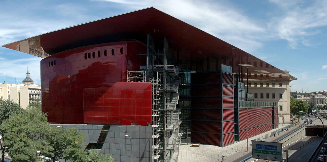 Edificio Nouvel del Museo Reina Sofía en Madrid, arquitectura moderna
