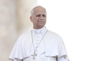 El Papa León XIV sonriendo durante un evento oficial