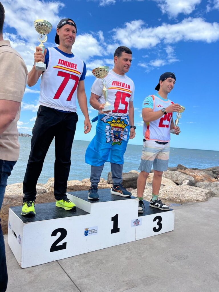 Pedro Pérez Vizcaíno en el podio tras ganar en el Campeonato de España de Motos de Agua