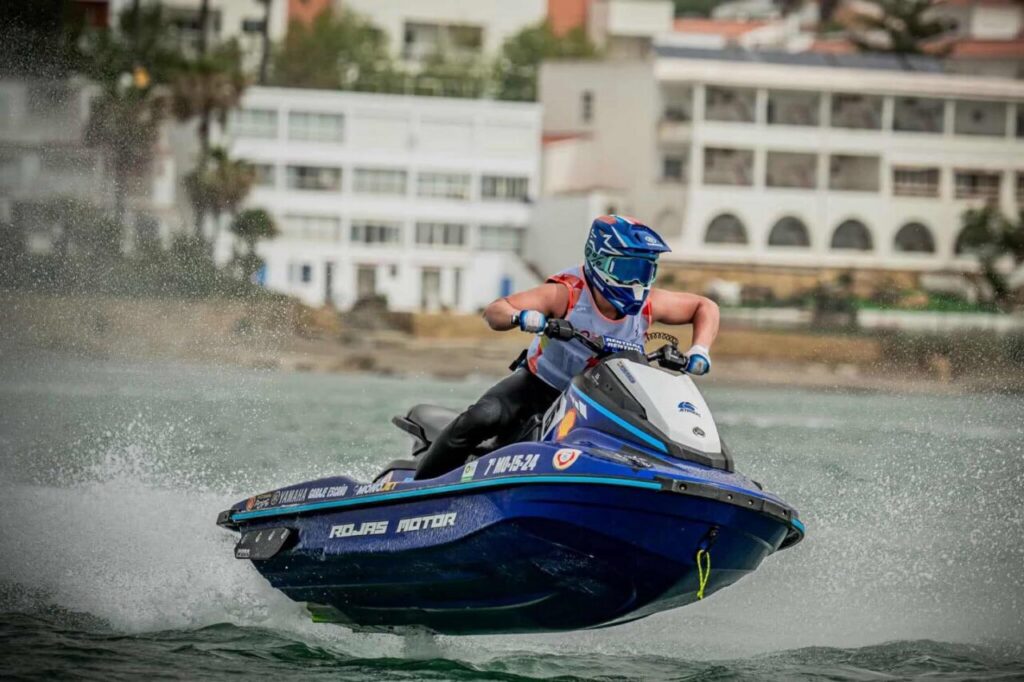 Pedro Pérez Vizcaíno compitiendo en motos de agua en Burriana