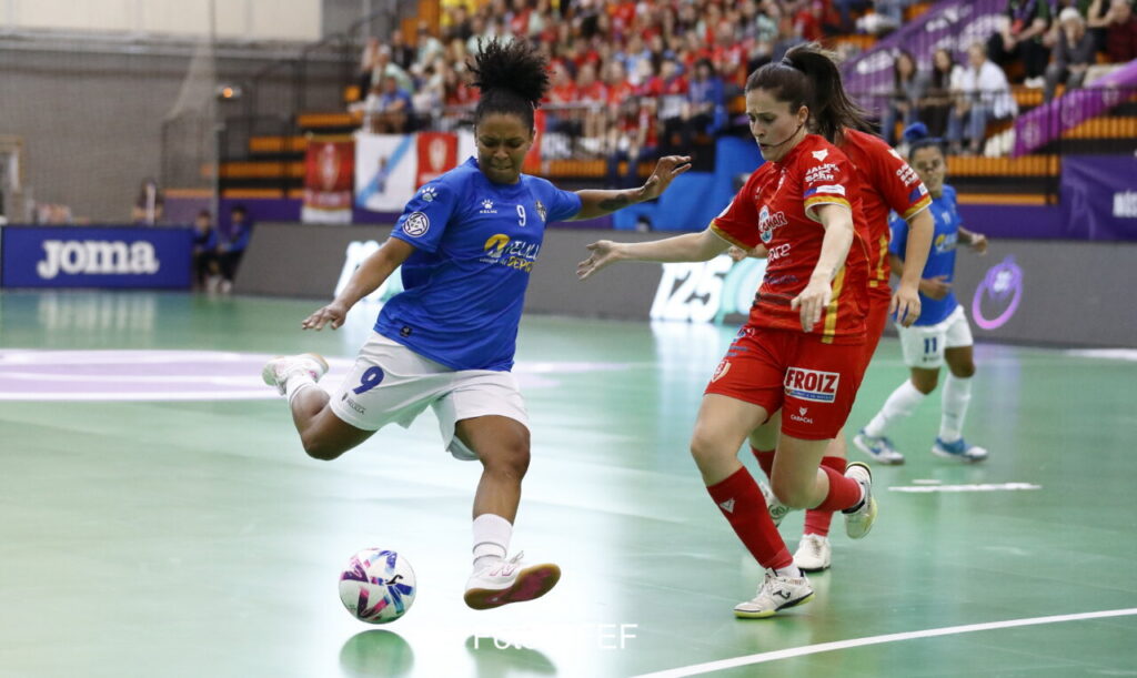 Jugadoras de fútbol sala compiten en la semifinal de la Copa de la Reina