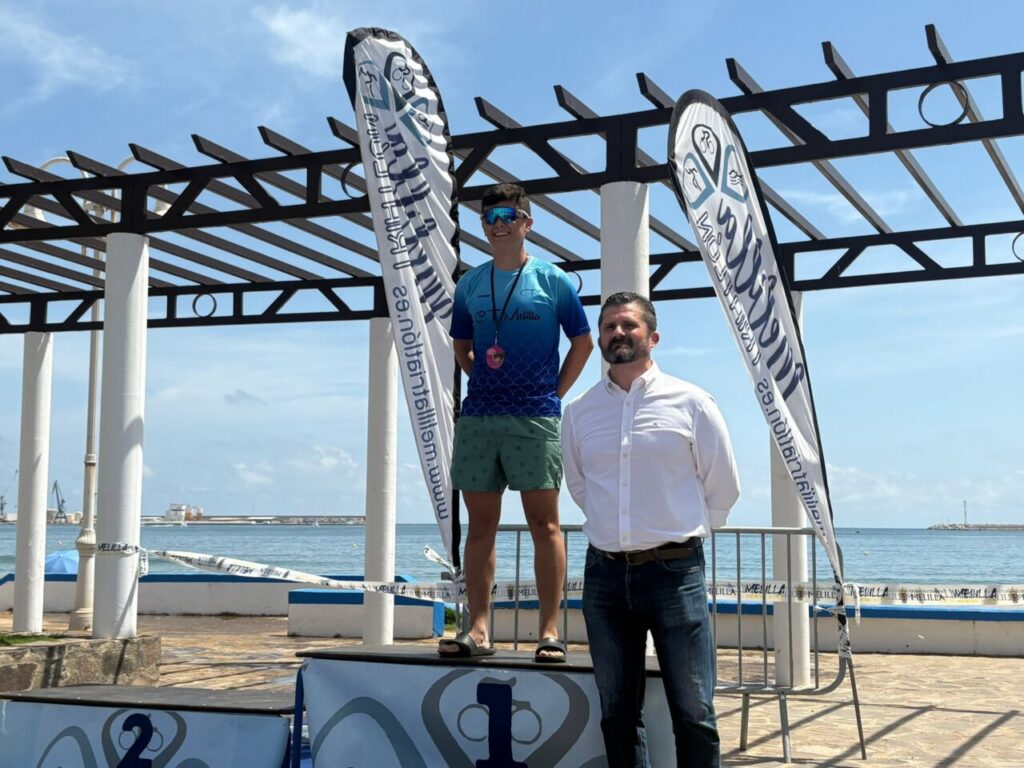 Alonso Romero en el podio del Triatlón Supersprint Trimelilla