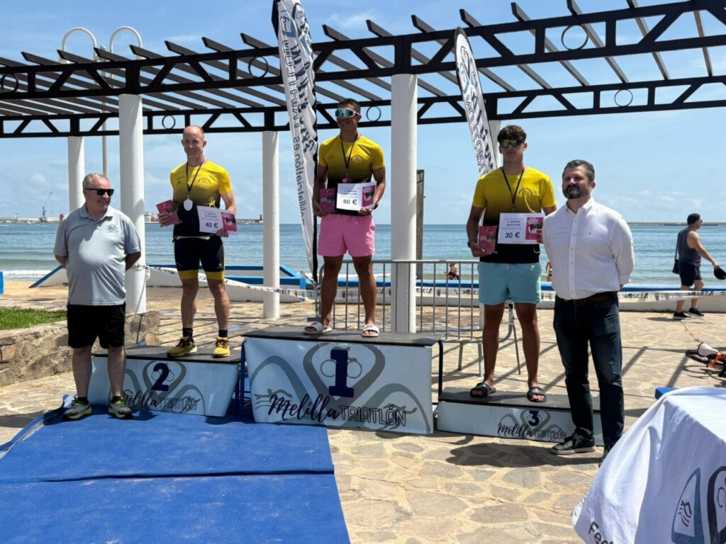 Ganadores del Triatlón Supersprint Trimelilla en el podio