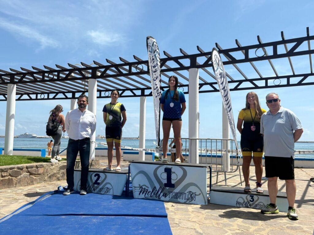 Ganadores del Triatlón Supersprint Trimelilla en el podio