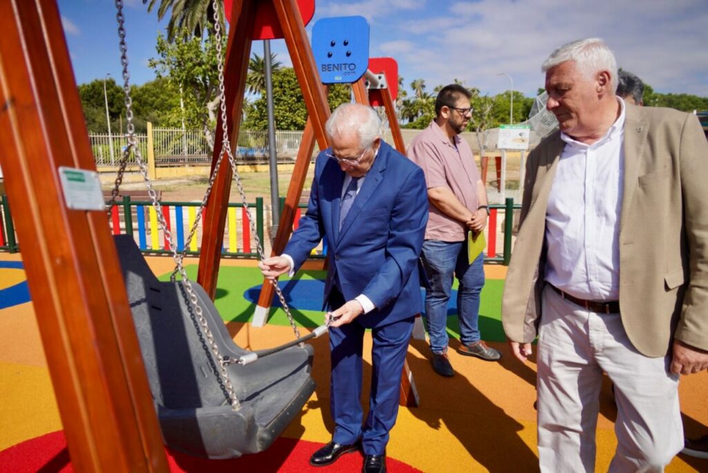 Inauguración del primer parque inclusivo en Melilla con juegos para todos los niños.