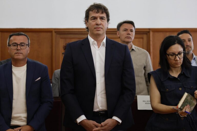 El abogado de David Sánchez en la sala del juicio en Badajoz