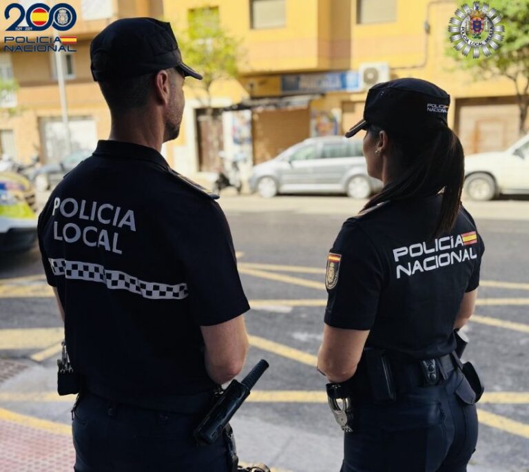 Agentes de Policía Nacional y Policía Local en Melilla