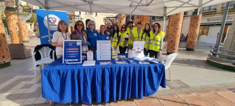 Grupo de personas en un evento de ADIMEL sobre diabetes