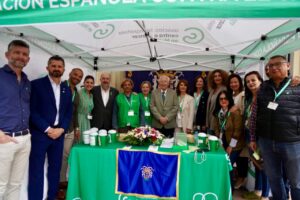 Grupo de personas en el Día de la Cuestación de AECC Melilla